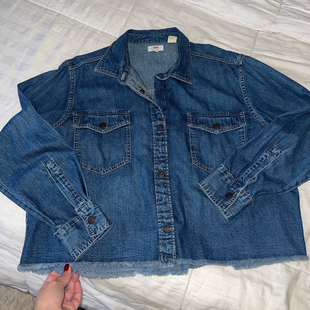 Levi’s cropped jean shirt